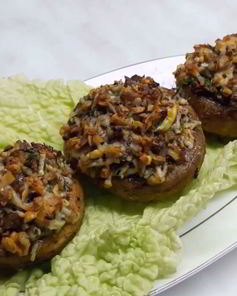 Грибы, фаршированные орехами и сыром