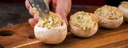 грибы, фаршированные перловкой. Шаг 7