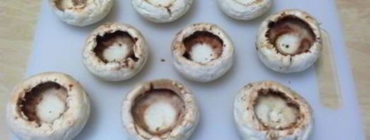 грибы фаршированные. Шаг 2