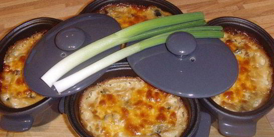 Грибы с пореем, запеченные под сливочным соусом