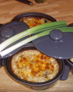 Грибы с пореем, запеченные под сливочным соусом