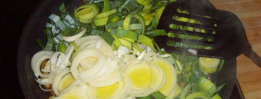 грибы с пореем, запеченные под сливочным соусом. Шаг 4