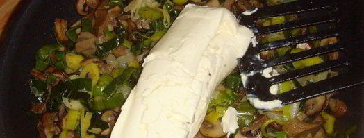 грибы с пореем, запеченные под сливочным соусом. Шаг 5