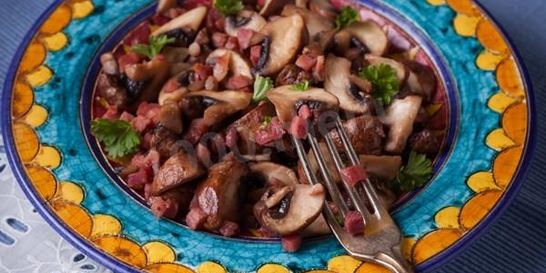 Грибы с ветчиной