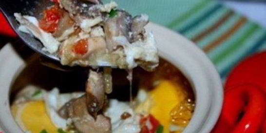 Грибы в духовке в горшочке