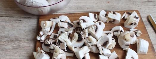 грибы в сметане в мультиварке тушеные. Шаг 2