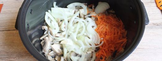 грибы в сметане в мультиварке тушеные. Шаг 6