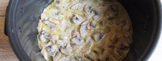 грибы в сметане в мультиварке тушеные. Шаг 7