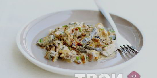 Грибы в сметане