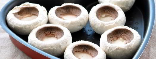 грибы, запеченные с голубым сыром и беконом. Шаг 3