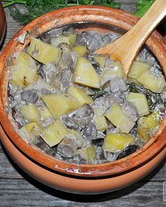 Лесные грибы с картофелем в горшочках