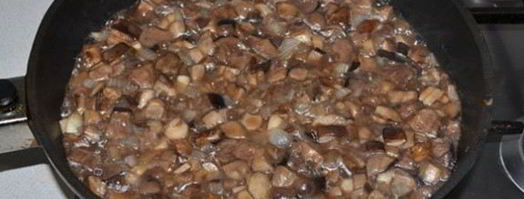 лесные грибы с картофелем в горшочках. Шаг 3