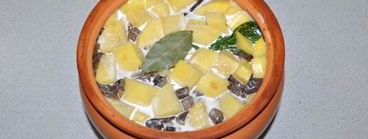 лесные грибы с картофелем в горшочках. Шаг 7