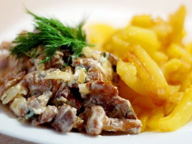 Рецепт лисичек, тушеных в сметане