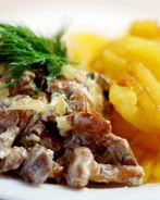 Лисички, тушеные в сметане