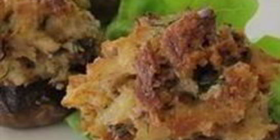Шампиньоны фаршированные крабами