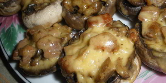 Шампиньоны фаршированные курицей