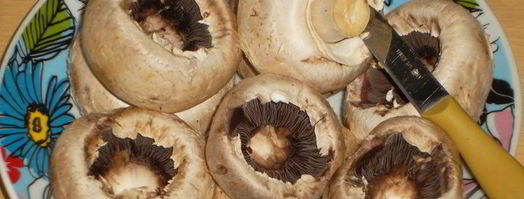 шампиньоны, фаршированные мясом. Шаг 3