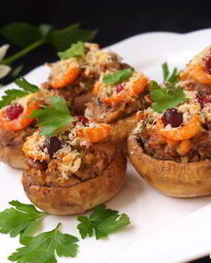 Шампиньоны фаршированные с креветками и клюквой