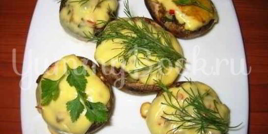 Шампиньоны фаршированные цуккини и сыром