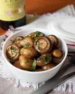 Шампиньоны с чесноком и хересом