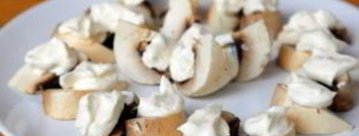 шампиньоны с красной икрой. Шаг 3