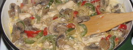 шампиньоны с куриным филе и сладким перцем по-муромски. Шаг 6