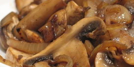 Шампиньоны с луком