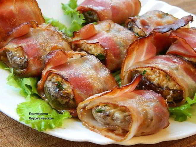 Рецепт шампиньонов с орехово-сырной начинкой в беконе