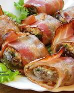 Шампиньоны с орехово-сырной начинкой в беконе