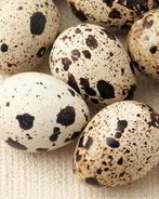 Шампиньоны с перепелиными яйцами