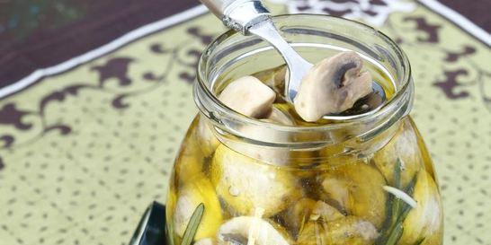 Шампиньоны с розмарином и чесноком