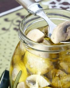 Шампиньоны с розмарином и чесноком