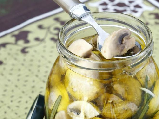 Рецепт шампиньонов с розмарином и чесноком