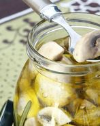 Шампиньоны с розмарином и чесноком