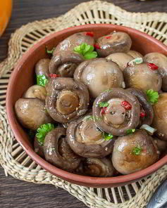 Шампиньоны в медовом маринаде