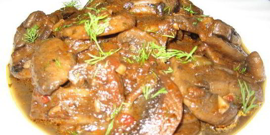 Шампиньоны в томатно-чесночном соусе