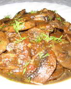 Шампиньоны в томатно-чесночном соусе