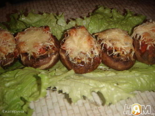Рецепт шампиньонов, запеченных с помидором и сыром