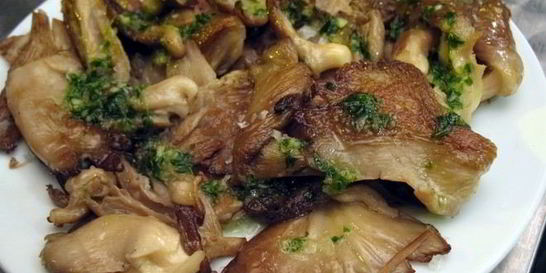 Тушенные грибы сыроежки с рисом