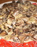 Вешенки жареные с луком и сметаной