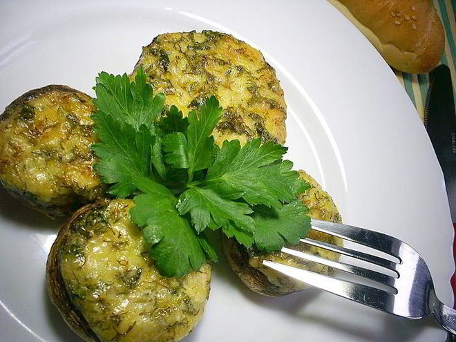 Рецепт закусочных фаршированных шампиньонов