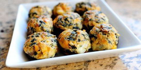 Запеченные грибы, фаршированные сыром и шпинатом