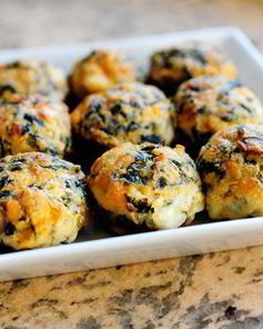 Запеченные грибы, фаршированные сыром и шпинатом