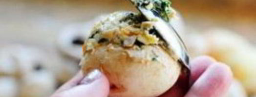 запеченные грибы, фаршированные сыром и шпинатом. Шаг 7