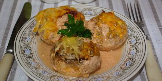 Запеченные грибы с фаршем в духовке