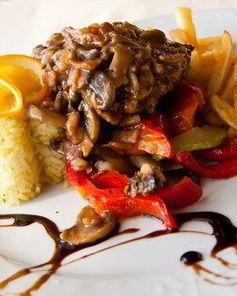 Запеченные лесные грибы с чесноком, ворчестерским соусом и тимьяном