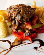 Запеченные лесные грибы с чесноком, ворчестерским соусом и тимьяном