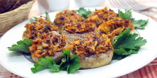 Запеченные шампиньоны с овощами