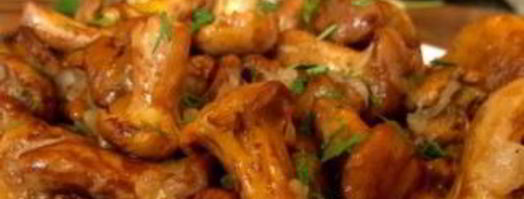 жареные грибы лисички с чесноком в сливочном масле. Шаг 6